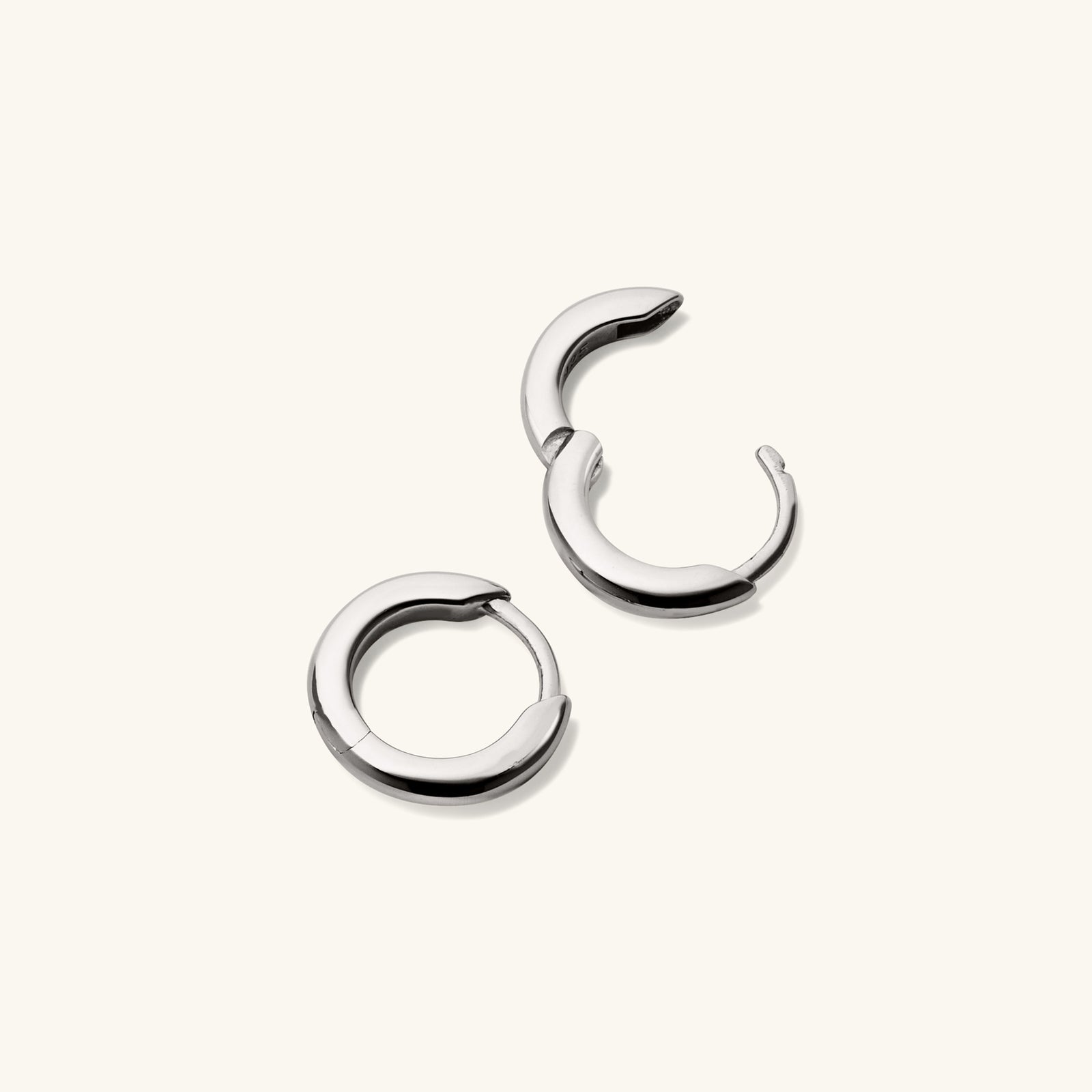 Mejuri 18k Tube Huggie Hoops 耳環